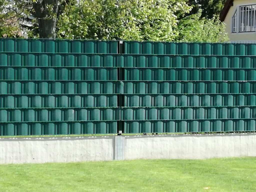 Gründer Doppelstabmattenzaun mit Sichtschutz mit Fundament