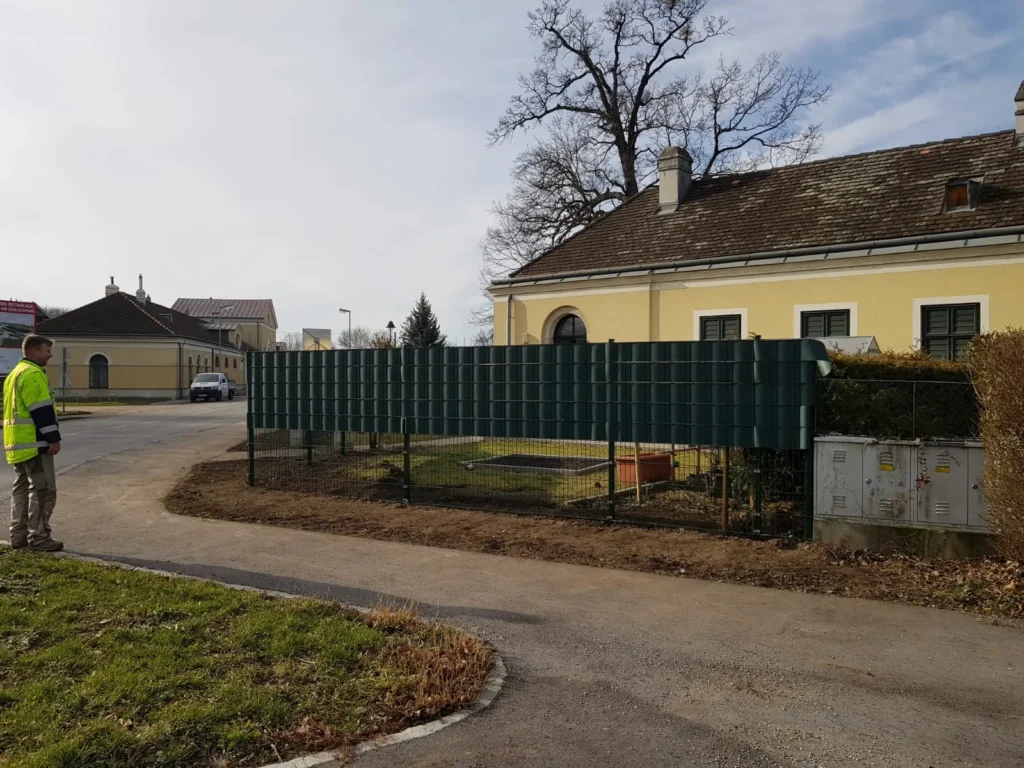 Gründer Doppelstabmattenzaun mit Sichtschutz